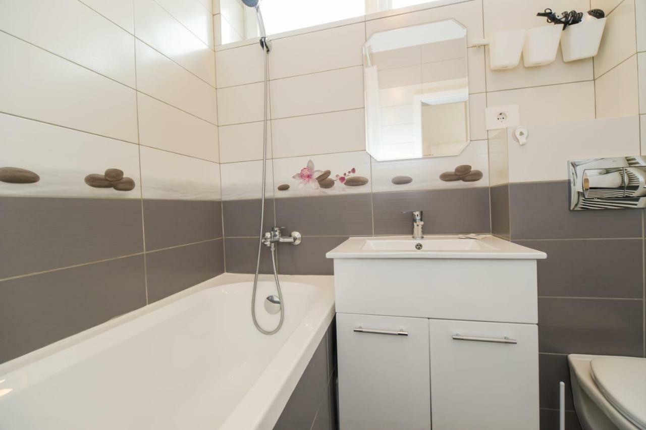 Schiller Apartment 57 - Free Private Parking บราชอฟ ภายนอก รูปภาพ