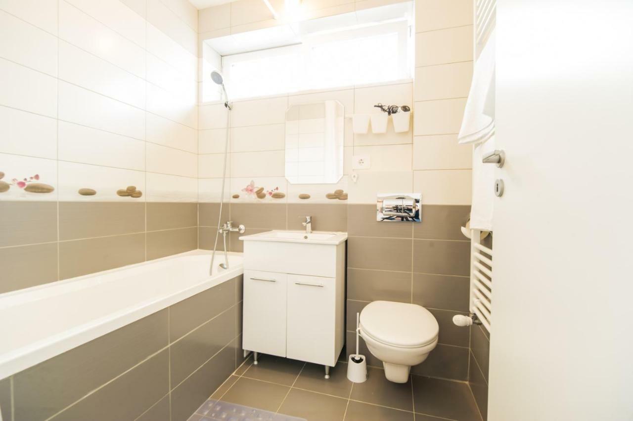 Schiller Apartment 57 - Free Private Parking บราชอฟ ภายนอก รูปภาพ